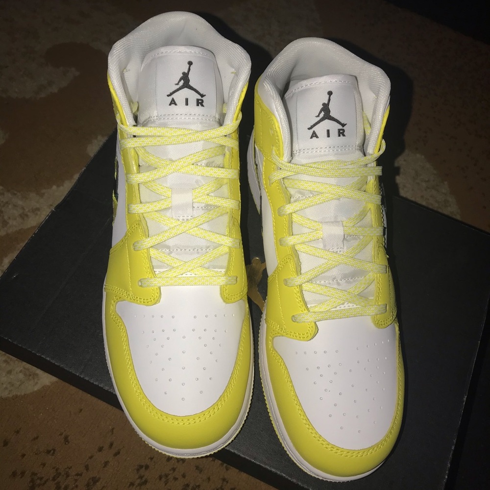 NEW JORDAN 1 MID GS